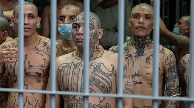 Encarcelados en el Cecot, El Salvador.