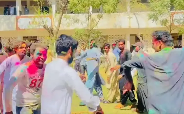 ہولی، سندھ، طلبہ