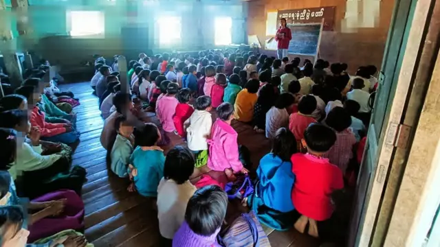 ကနီမြို့နယ်က ကြားကာလပညာရေးကျောင်း