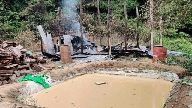 ပင်လည်ဘူးမှာ ကိုယ်ဝန် ၈ လလွယ်ထားတဲ့ အမျိုးသမီးငယ်အပါ ၄ ဦး သတ်ဖြတ်ခံရ