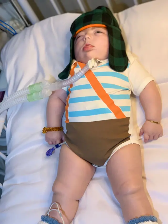 Ivy fantasiada de Chaves