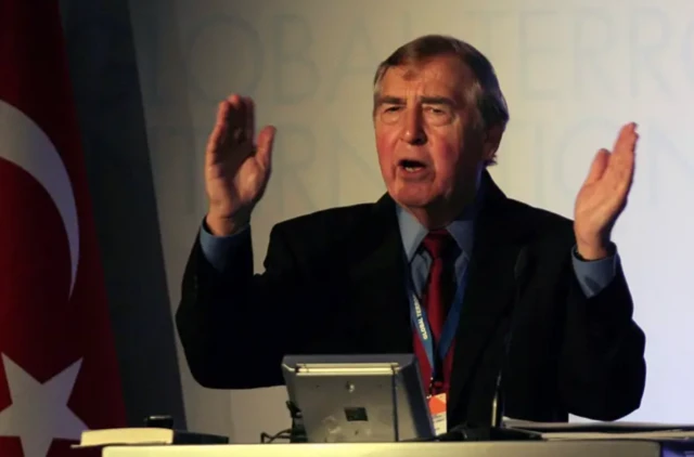 ਸਿਆਸਤ ਮਾਹਿਰ ਅਤੇ ਪ੍ਰੋਫੈਸਰ ਗ੍ਰਾਹਮ ਐਲੀਸਨ