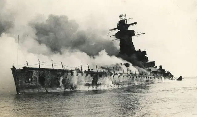 El Graf Spee ardiendo