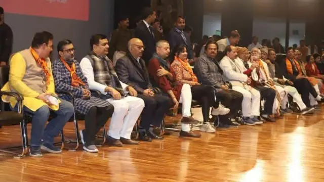 'रघुपति राघव राजा राम' भजन गायल्यावर लोकगायिकेला मागावी लागली माफी, काय आहे प्रकरण? वाचा