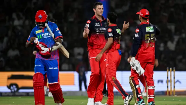 'டெஸ்ட் மேட்ச் போன்ற பௌலிங்' - டி20 ஆட்டத்தை 4 ஓவர்களிலேயே ஆர்சிபி முடித்தது எப்படி?