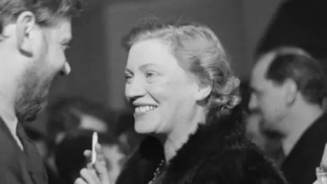 Mnamo 1932, Miller alianzisha studio yake ya kupiga picha.