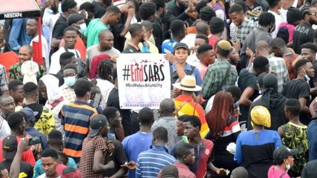 Des manifestants contre la brutalité policière au Nigeria en 2020