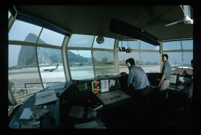 ఎయిర్ ట్రాఫిక్ కంట్రోలర్లు