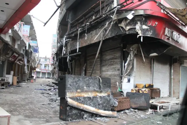दंगों के दौरान मुज़फ़्फ़रनगर में जली हुईं दुकाने