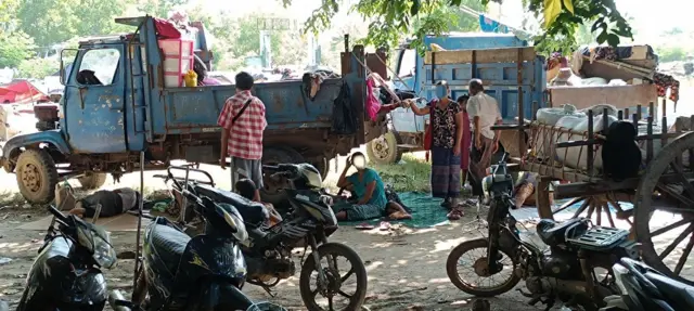 ဒီပဲယင်းမှာ ထော်လာဂျီ၊ ဆိုင်ကယ်တို့ကိုသုံးပြီး စစ်ရှောင်ကြရတဲ့မြင်ကွင်း 