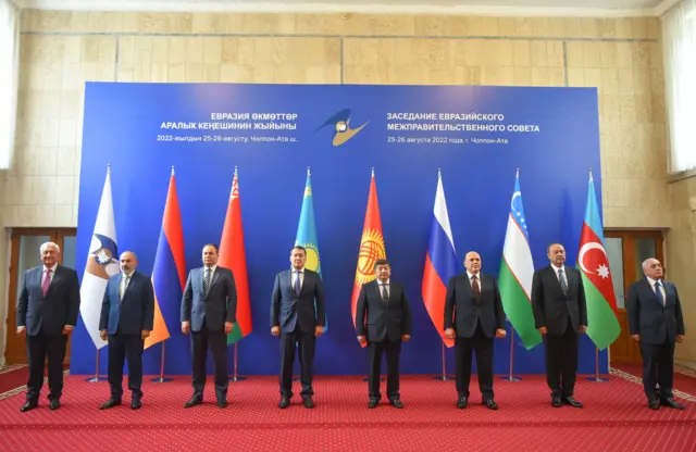 Акылбек Жапаров ЕАЭБ жыйынында башка мүчө өлкөлөрдүн өкмөт башчылары менен 
