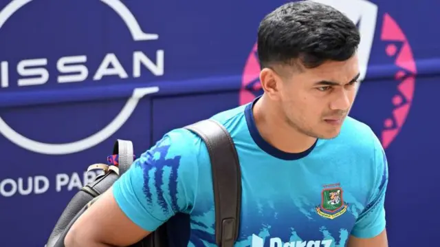 কাঁধের ব্যথার জন্য মুম্বাইতেও খেলতে পারছেন না তাসকিন আহমেদ