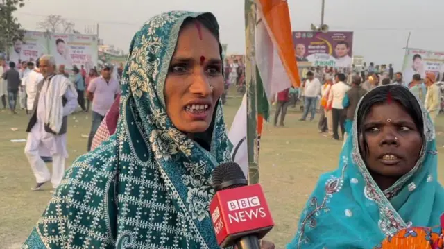 राधिका देवी का आरोप है कि चुनाव के बाद ग़रीबों को कोई नहीं पूछता है.