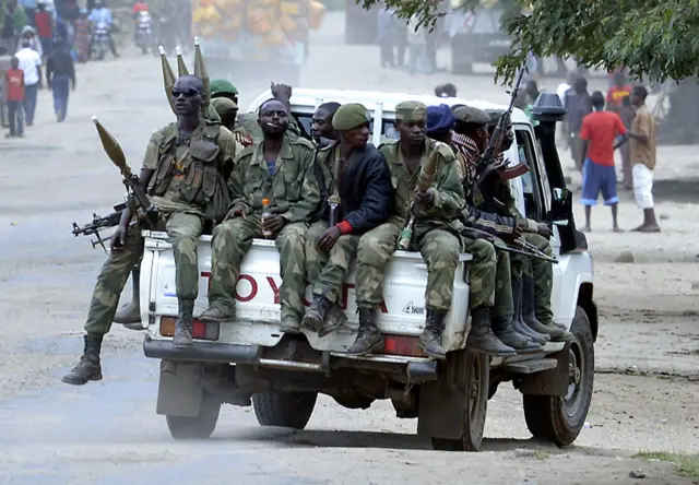 Des soldats en patrouille