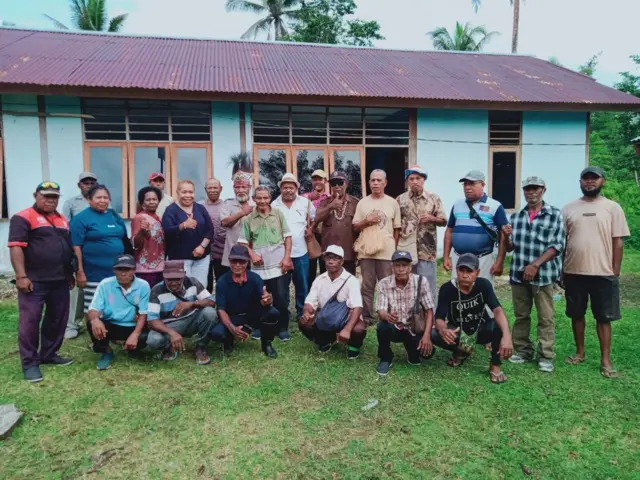 Musyawarah Masyarakat Hukum Adat Wilayah Bar Wamurem Rumawak-Fairyo-Arfayan memutuskan menolak pelepasan lahan secara sepihak.