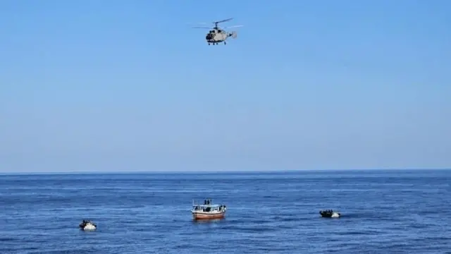 সমুদ্রে যখন অভিযান চলছে, আকাশপথে তখন হেলিকপ্টার থেকে চলছিল নজরদারি