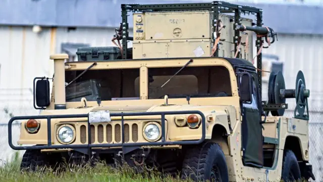 Humvee militar americano em Aguadilla (Porto Rico), no dia 30 de novembro de 2025.