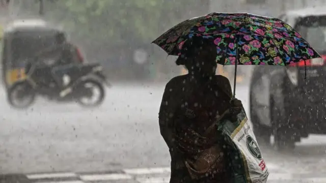 தமிழகத்தில் கொட்டித் தீர்க்கும் மழை