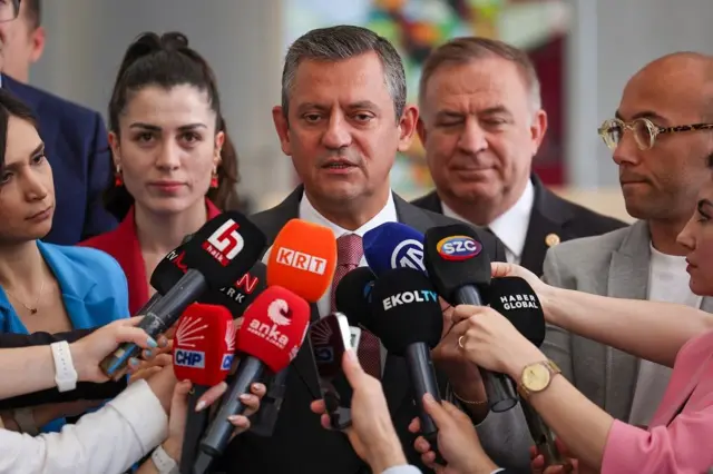 Özel