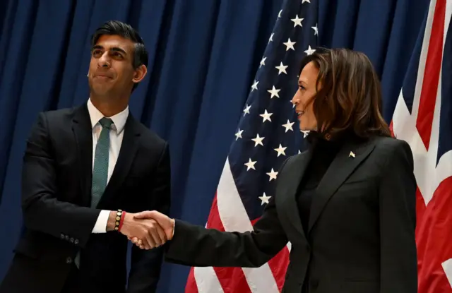 Ông Rishi Sunak gặp bà Kamala Harris tại hội nghị