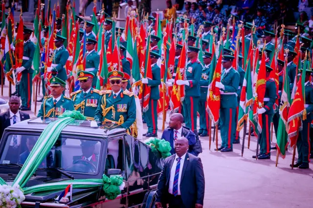 Aworan awọn Ologun pẹlu aarẹ Buhari