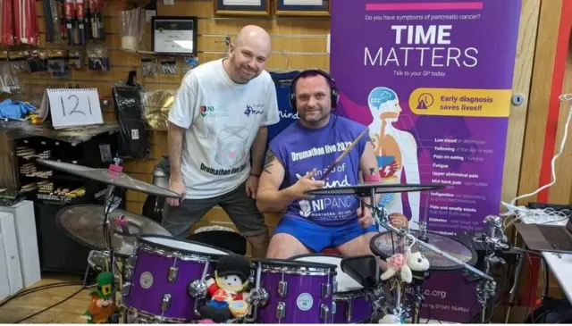 Aworan Allister Brown ati ọrẹ rẹ to ṣeto igbiyanju rẹ