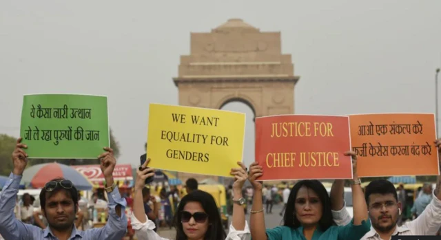 አቱል ራሱን የማጥፋቱ ዜና ሲሰማ በብዙ ከተሞች ተቃውሞ ተካሂዷል።