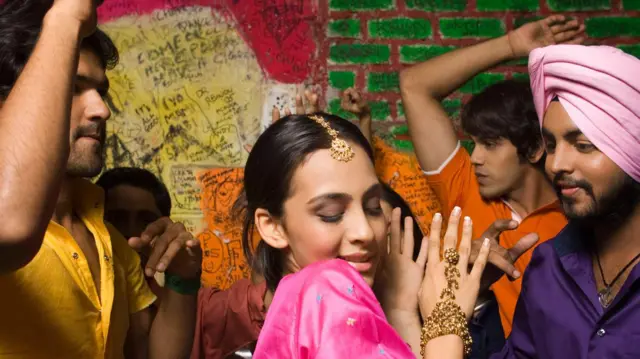 લગ્ન, બીબીસી, ગુજરાતી