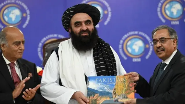 2021 मध्ये तालिबान अफगाणिस्तानात सत्तेत आल्यानंतर, अमीर खान मुत्तकी यांनी मे 2023 मध्ये कार्यवाहक परराष्ट्र मंत्री म्हणून पाकिस्तानला भेट दिली.