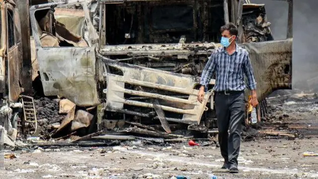 کامیونهای بسیاری براثر این انفجار سوختند
