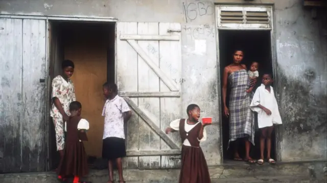 Foto ezinaụlọ n'ụlọ ha