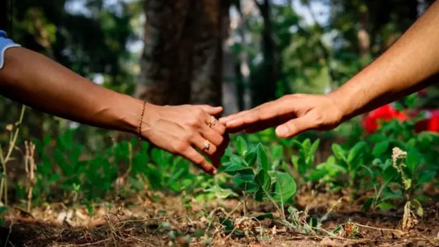 আজকাল অনেকেই স্বল্প খরচে বিয়ের দিকে ঝুঁকছেন।