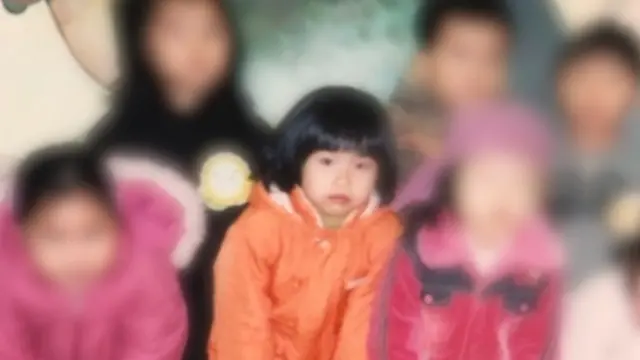 유치원 졸업사진을 찍는 유리