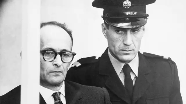 Adolf Eichmann trong phiên tòa ở Israel