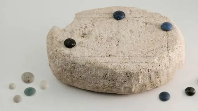 bbc.co.uk - Scientists solve ancient Roman board game mystery using AI - CBBC Newsround