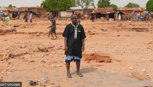 Ọgbẹni Yusuf ree, o padanu iyawo rẹ ati ọmọ tuntun to ṣẹṣẹ bi sinu ẹkun omi naa to gba gbogbo ilu kan.
