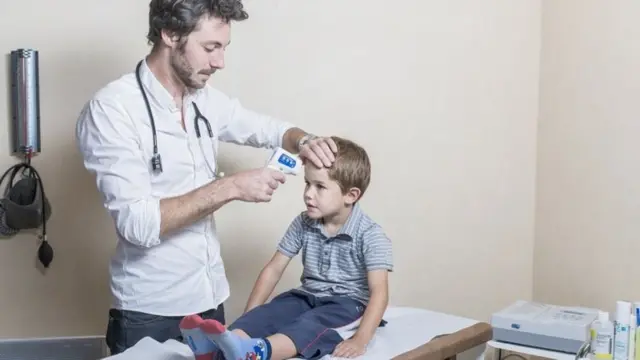 К. Узакбаев: Ооруканаларда орундун тартыштыгы абдан күч. Кээде айыгып келе жаткан бала жаткан бөлмөгө оорусу күчөп турган учурлар болот.