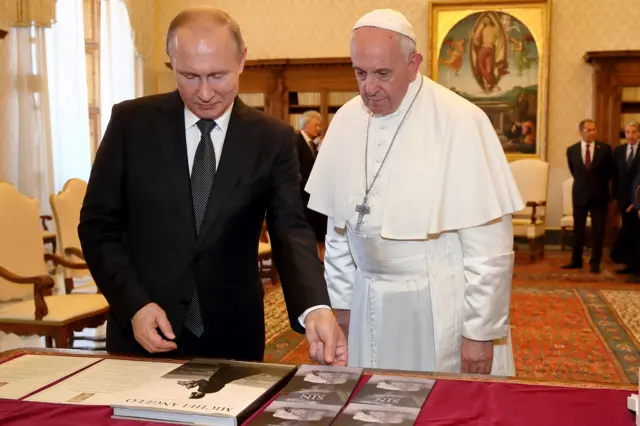 ပူတင်က ရဟန်းမင်းကြီးနဲ့ အမှတ်တရ ဖြစ်ရပ်တွေကို အမြဲအမှတ်ရနေ