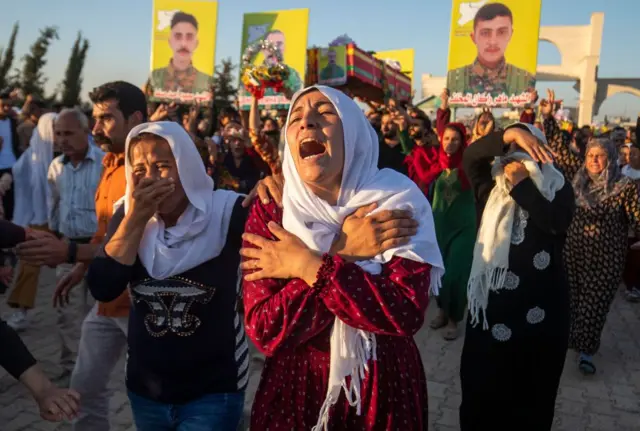 ارتش ترکیه به اشکال مختلف و به شکل فعالانه‌ای به نیروهای کرد سوری حمله می‌کند