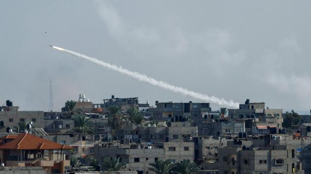 إطلاق صوارخ من غزة على إسرائيل 