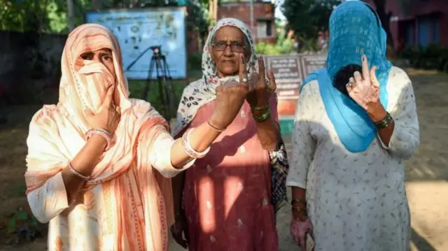 महिलाकेंद्री योजनांचा लाभ पक्षाला मिळणाऱ्या मतांना होतो असा संकेत विधानसभा निवडणुकीच्या निकाला दरम्यान राजकीय पक्षांनी दिला आहे.