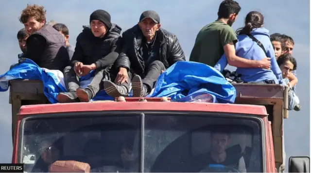 شاحنة تحمل على متنها مواطنين فارين من ناغورنو كاراباخ