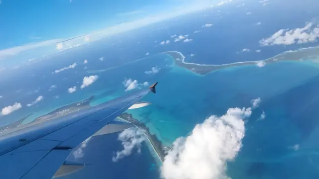 Vistaonabet m creamDiego Garcia pela janela do avião