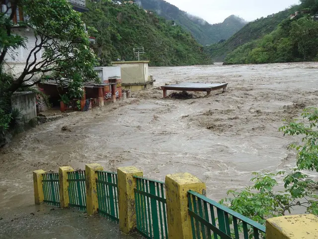 उत्तराखंड में भारी बारिश