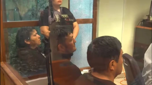 Los hijos de Julia Chuñil durante la audiencia de control de detención. 