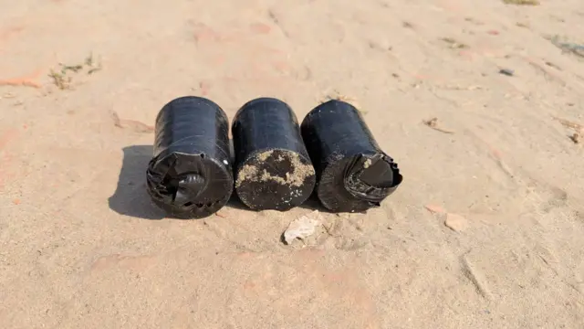 ঢাকার ফার্মগেট এলাকার থেকে তিনটি ককটেল উদ্ধার করে নিষ্ক্রিয় করেছে পুলিশ