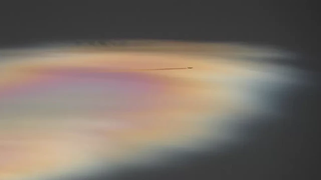 रङ्गीन सिपीजस्तो बादल