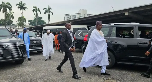 Awọn oṣiṣẹ ijọba Naijiria to dara pọ