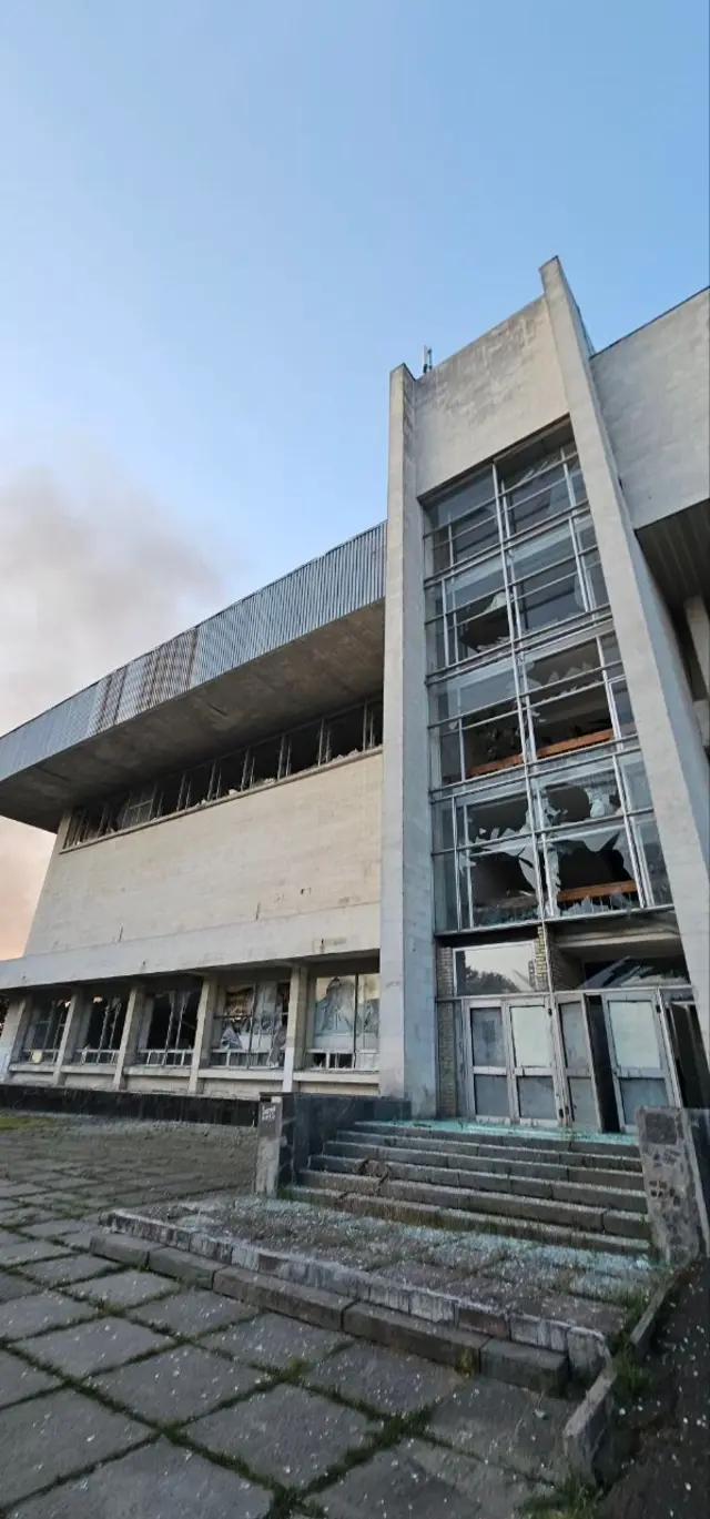 У будівлі КПІ повибивало вікна