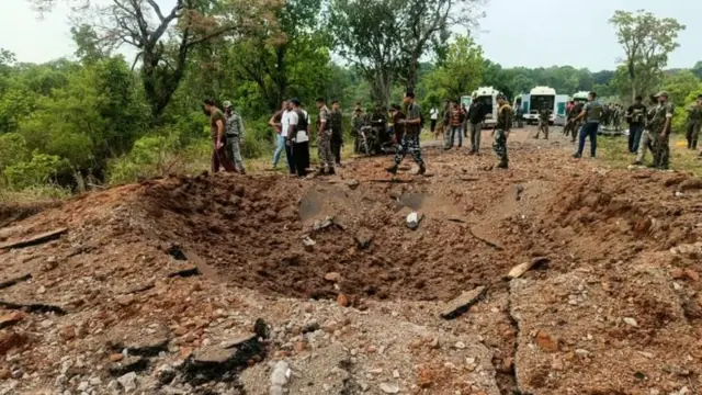 মাওবাদী গেরিলাদের পুঁতে রাখা মাইন বিস্ফোরনের পরে - ফাইল ছবি